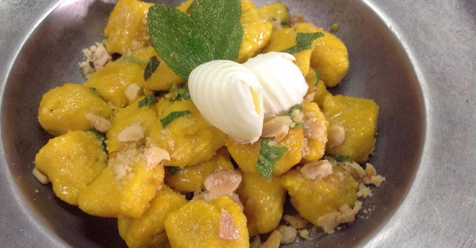 Gli gnocchi di zucca con salvia ed amaretti